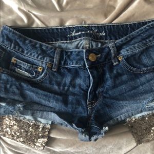 Short with sequence in the pocket